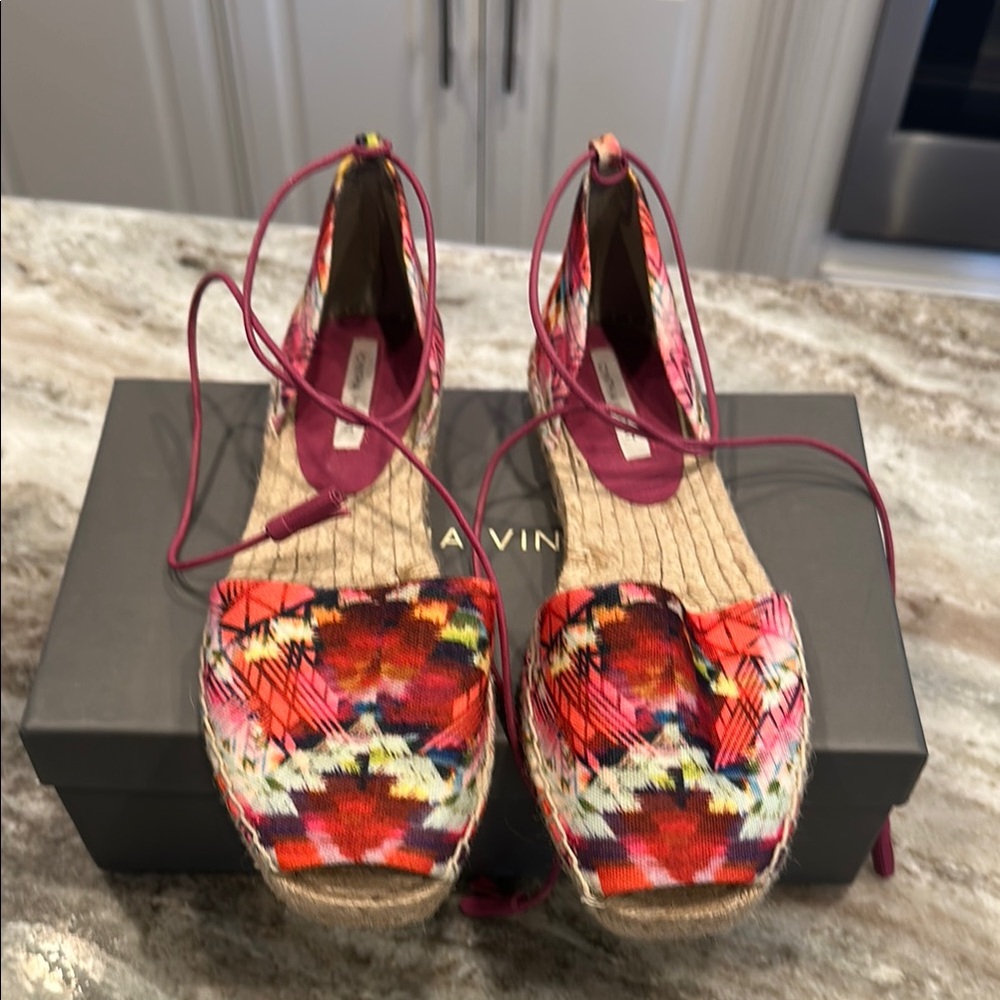 ๐ธ Cynthia Vincent Farie Ikat-Print D'Orsay Espadrille Sandals (Size 7.5) ๐ธ - Picture 3 of 8